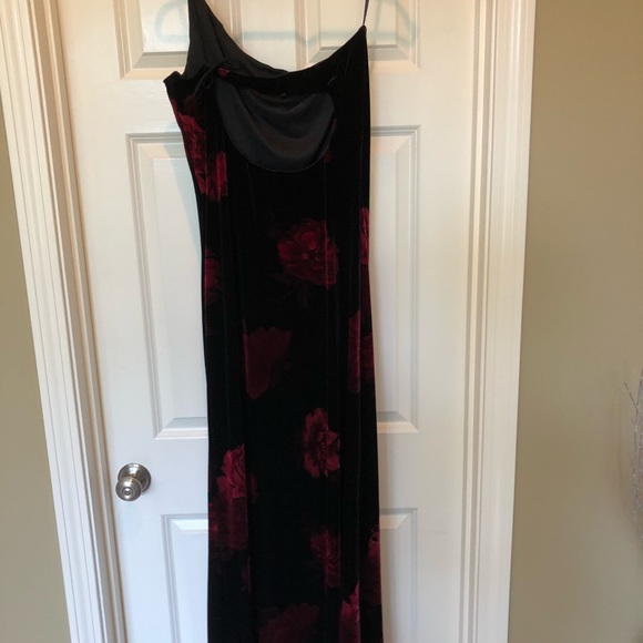 Long Red and black stretch dress - Picture 3 of 6
